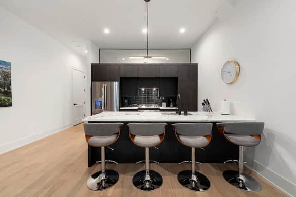 Grand 203