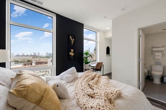 Modern 2BR/2BA | Downtown Chicago, Gym & Rooftop