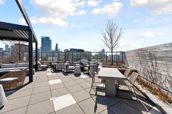 Modern 2BR/2BA | Downtown Chicago, Gym & Rooftop