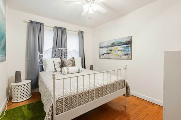 Lusby Beach House -3 BD, 2 BA Steps to the Sand