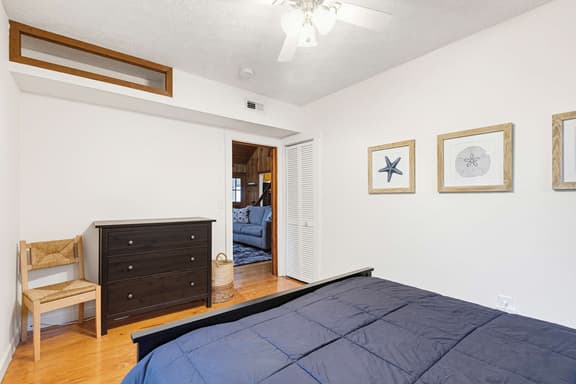 Lusby Beach House -3 BD, 2 BA Steps to the Sand
